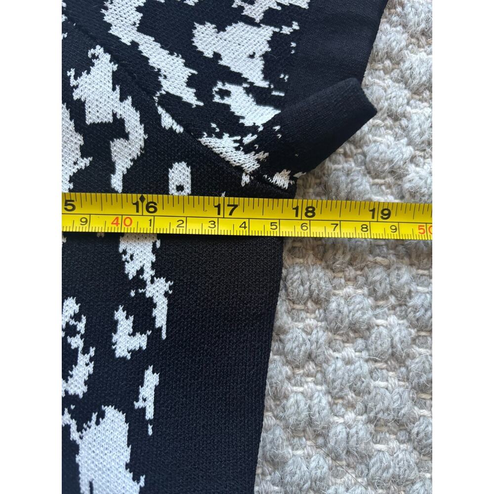 Carmen Marco Valvo Dressy Black & White Abstract Knit Top – Size Large - Picture 7 of 8